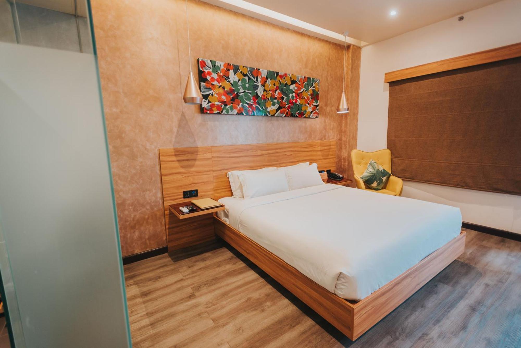 Surestay Plus Hotel By Best Western Ac Luxe Angeles City Exterior foto
