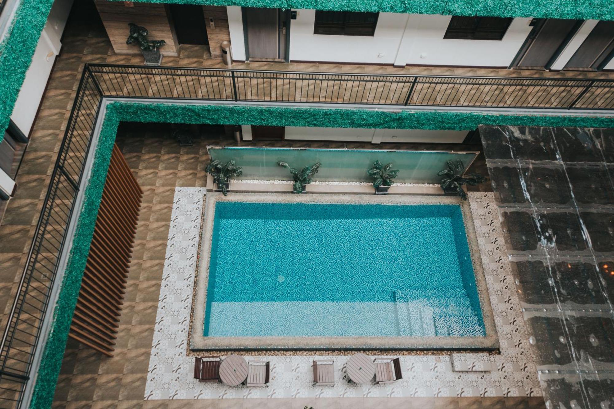 Surestay Plus Hotel By Best Western Ac Luxe Angeles City Exterior foto